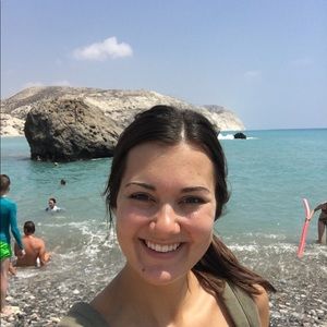 Meet your Posher, Laura